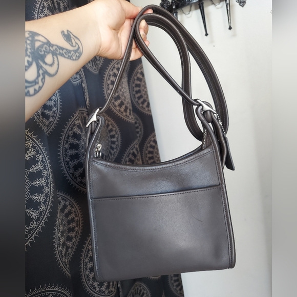 Coach Handbags - Vintage Coach Gray Small Legacy Zip 9997🩶